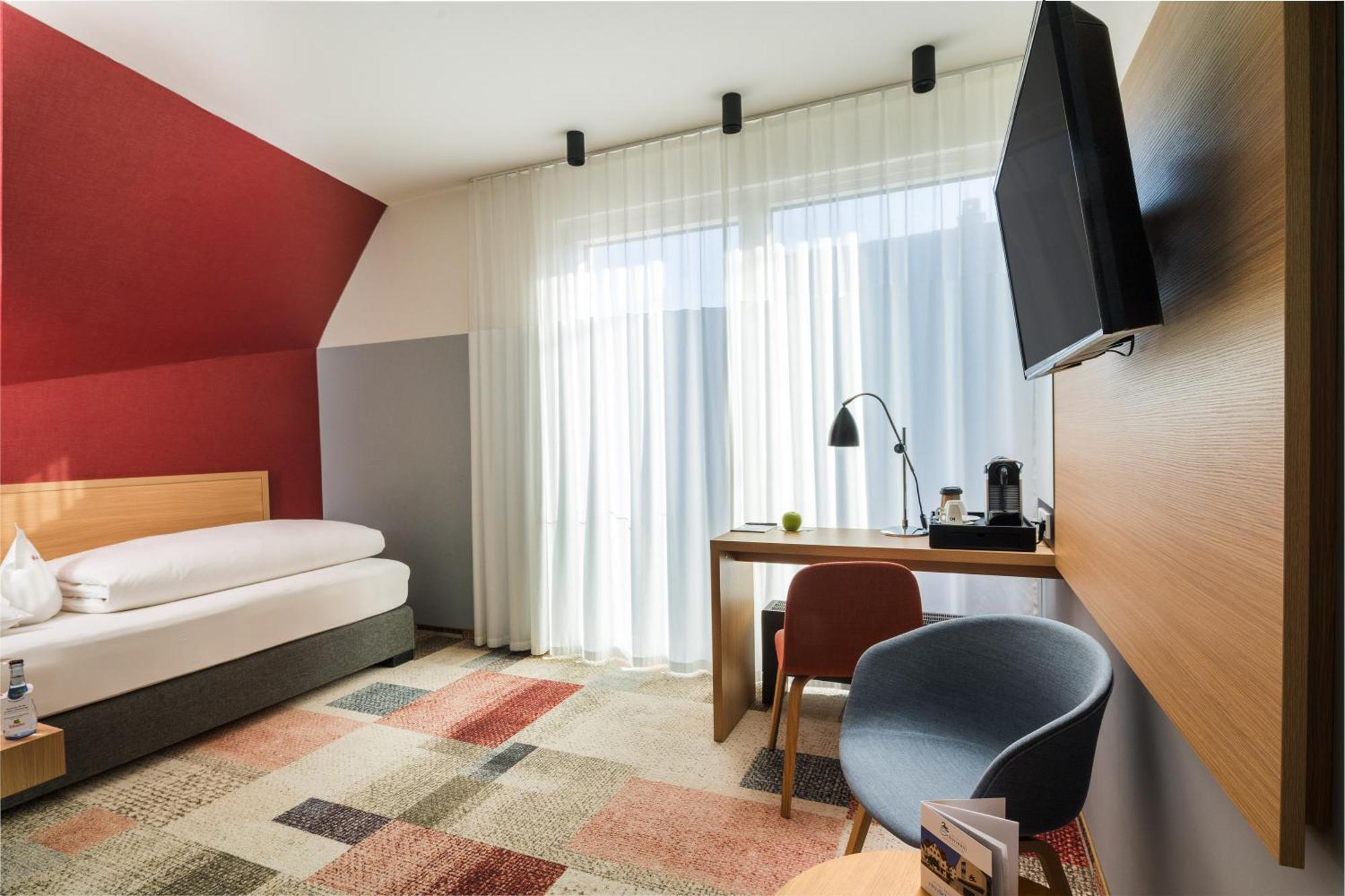 Hotel Schwanen Köngen Екстериор снимка