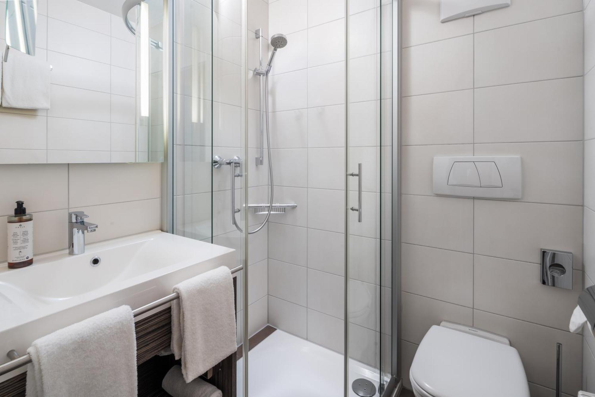 Hotel Schwanen Köngen Екстериор снимка