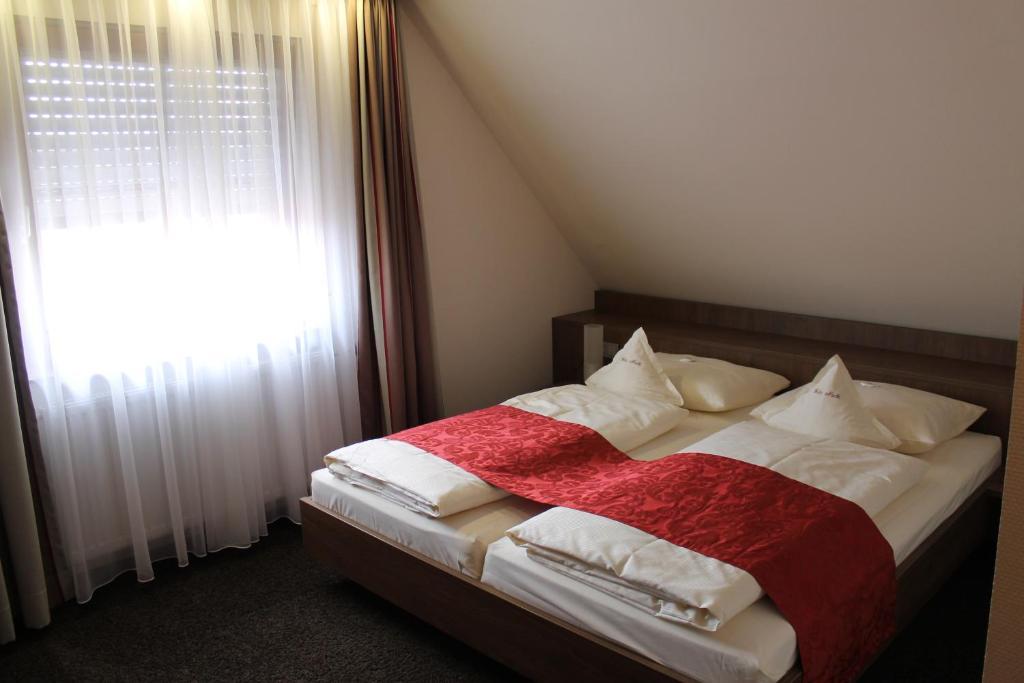 Hotel Schwanen Köngen Екстериор снимка