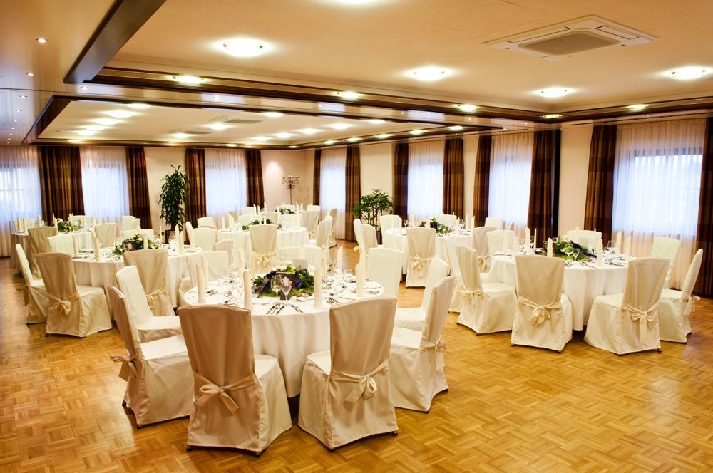 Hotel Schwanen Köngen Екстериор снимка