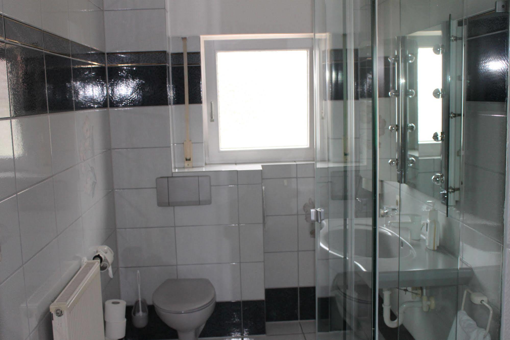 Hotel Schwanen Köngen Екстериор снимка