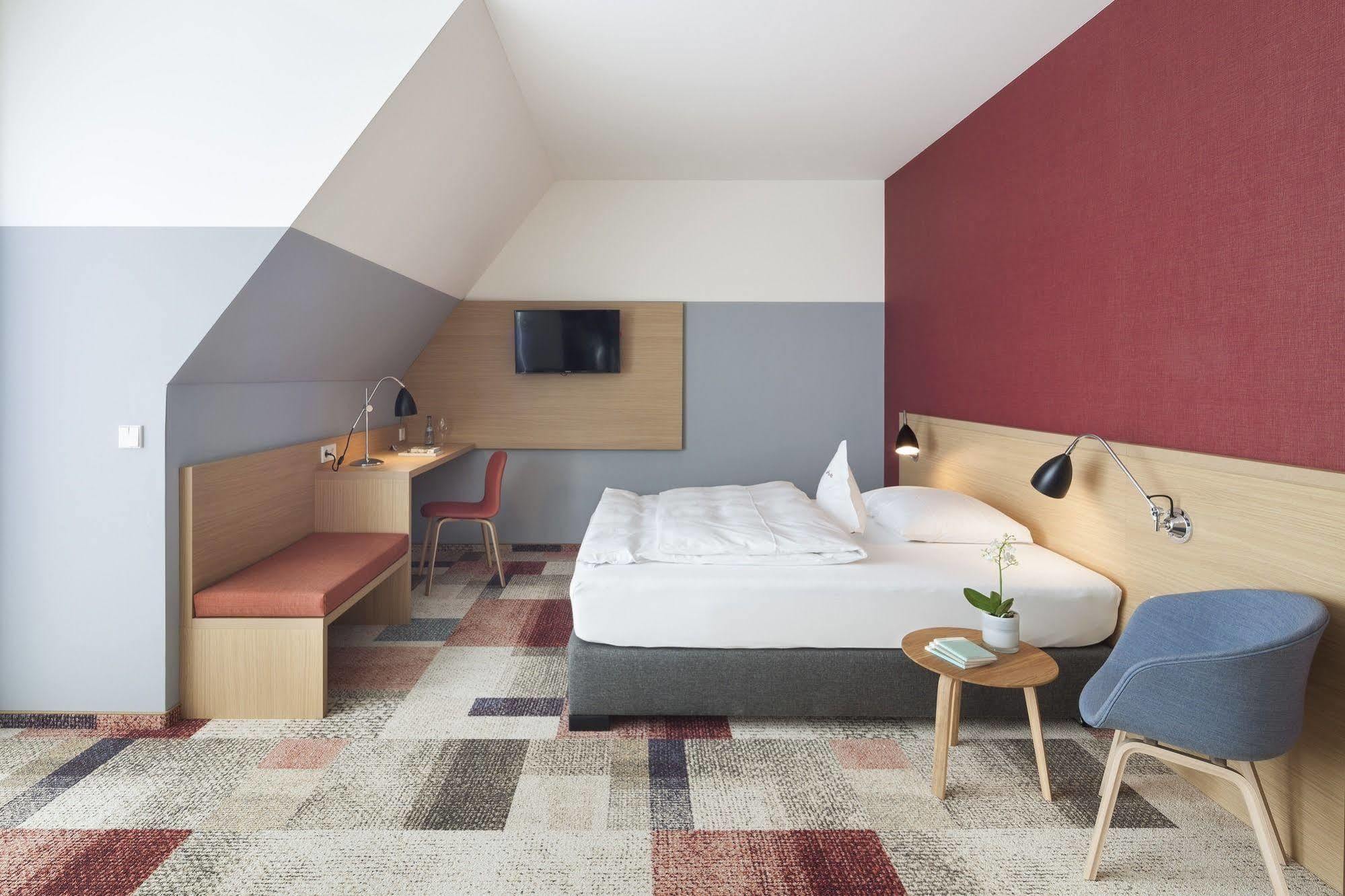 Hotel Schwanen Köngen Екстериор снимка